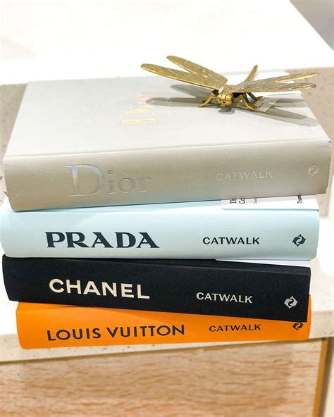 livros chanel e dior